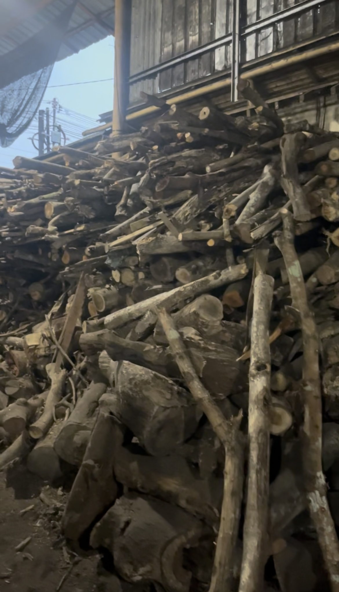 Natural Indonesian hardwood charcoal 1